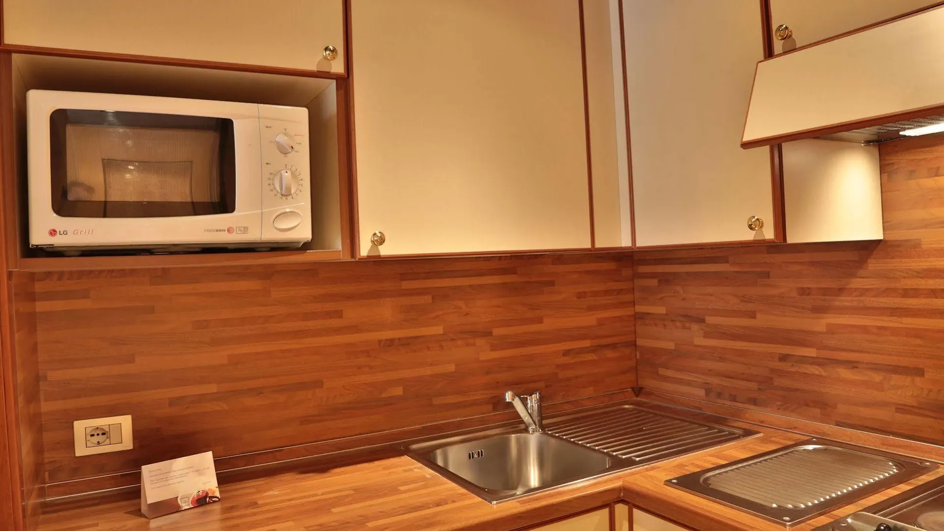 Una Hotels Hotel & Residence Contessa Jolanda Milano 4*, Milan